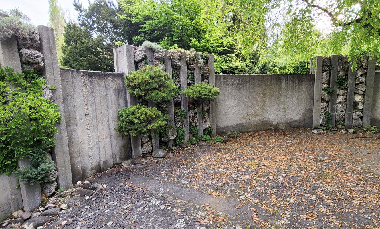 Amphitheater walls Mendel