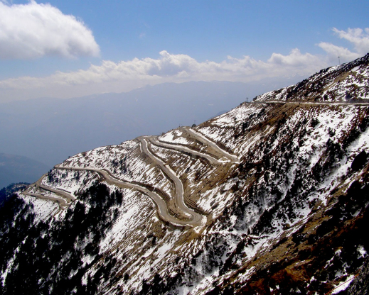 Road going up towards Sela Pass